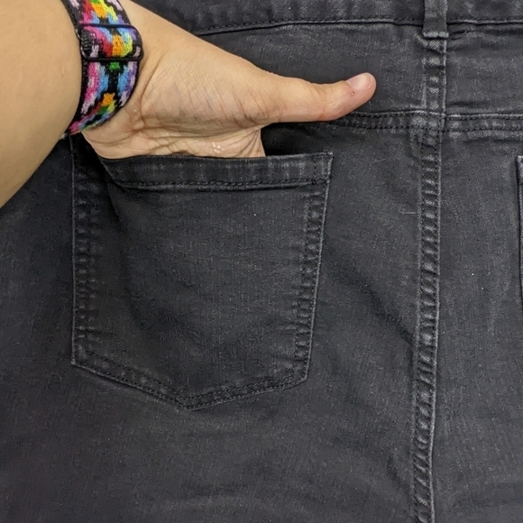Torrid Denim Skinny Jeans Sz 26 R - Picture 9 of 12